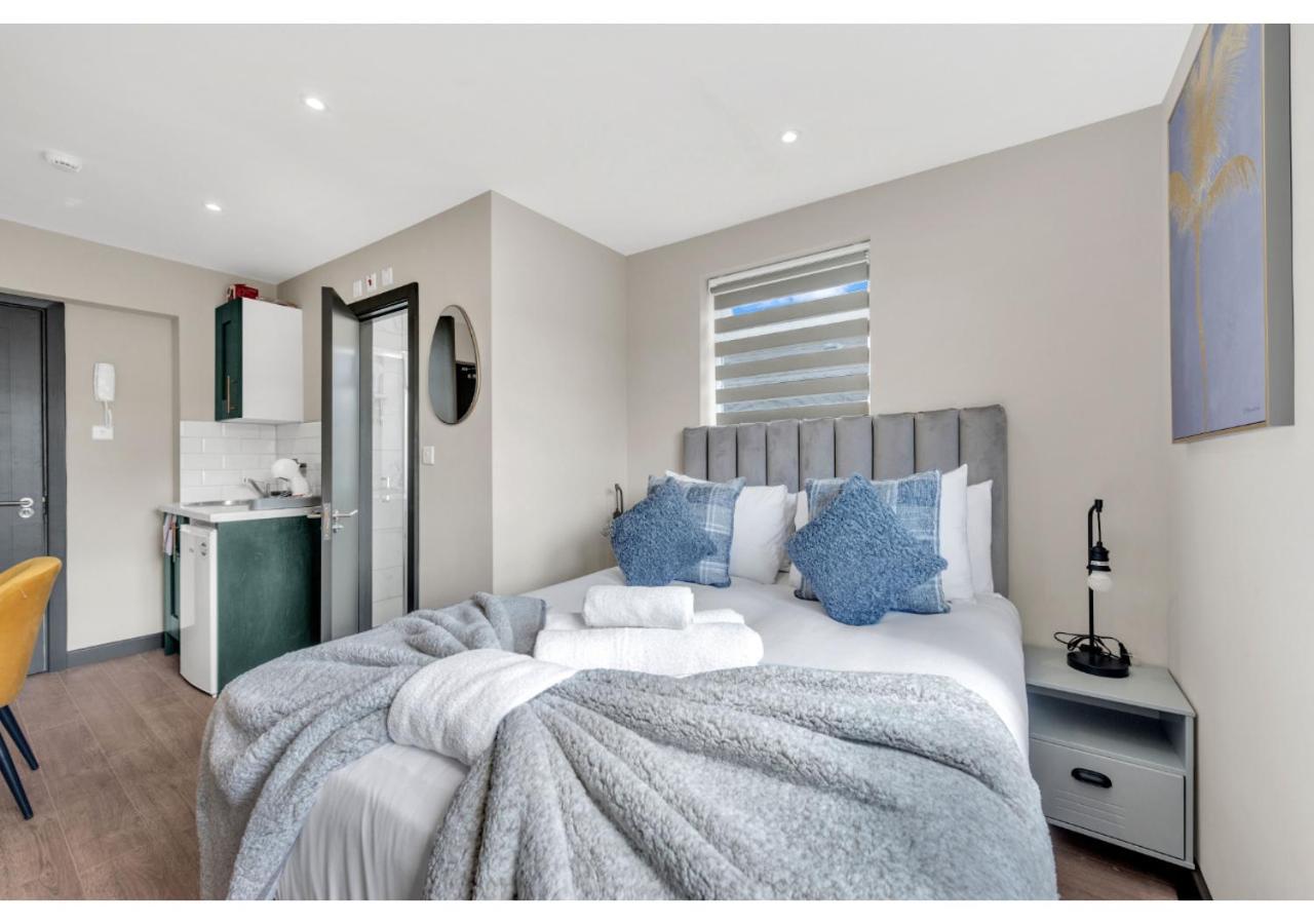 Apartment A Place To Dream: Airy In Serene Locale