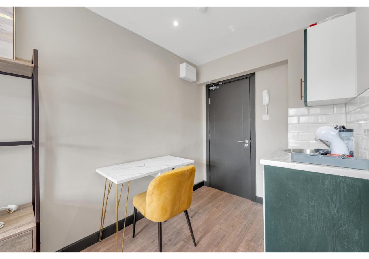 A Place To Dream: Airy In Serene Locale * London