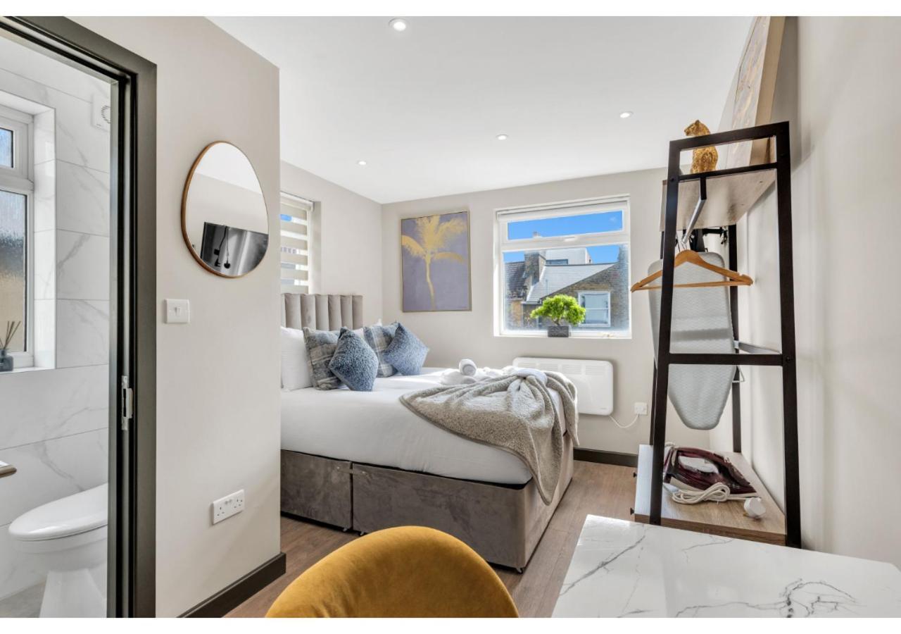 A Place To Dream: Airy In Serene Locale Apartment